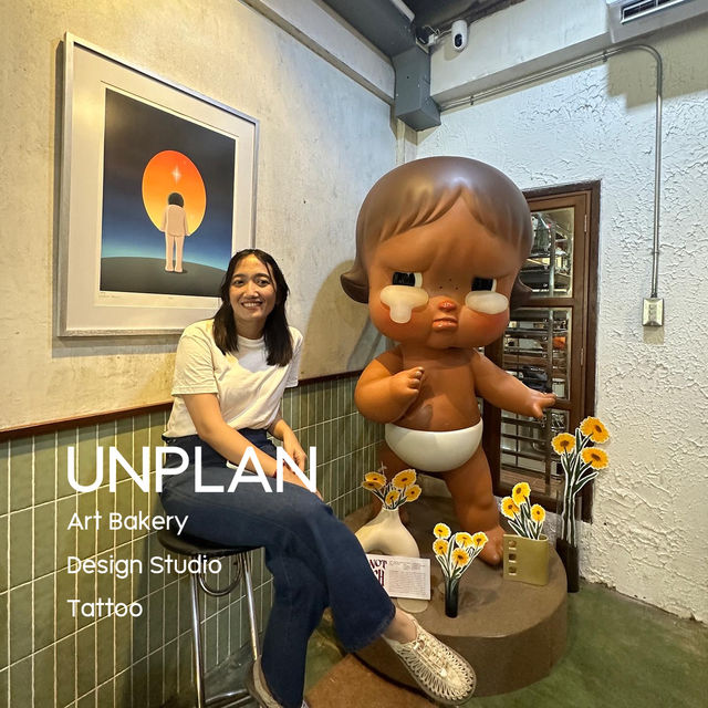 Unplan คาเฟ่+อาร์ต แกลเลอรี่ กลางเมืองแปดริ้ว