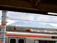 후지노미야역 富士宮駅 에서도 신비로운 후지산 富士山 뷰를 감상할 수 있다.