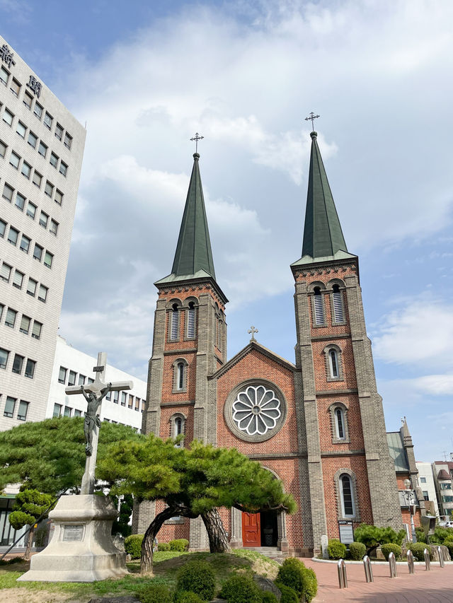 韓国三大聖堂の一つでもある【大邱桂山洞聖堂】