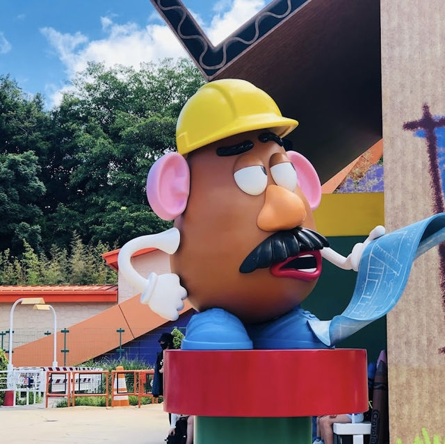 香港迪士尼樂園，走進奇妙之旅