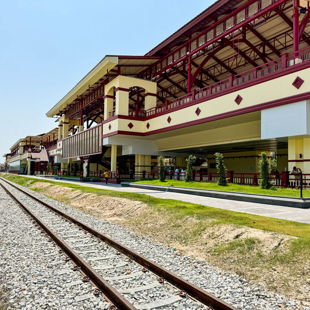 นั่งรถไฟเที่ยวหัวหิน คนละ 330 บาท
