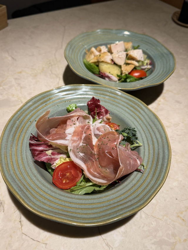 「Coti the Bistro」餐廳，布甸和咖啡作為完美結尾