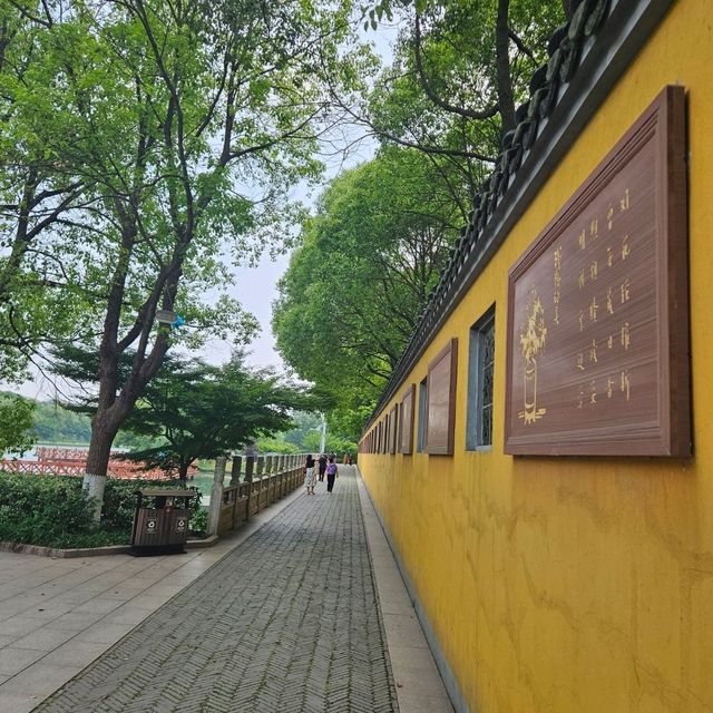 來去有歷史文化傳說之美的金山寺