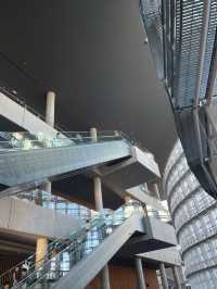 建物もアートな国立新美術館