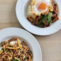เพิ่มความมงคลในชีวิตที่ร้าน กะเพราศักดิ์สิทธิ์ ! 