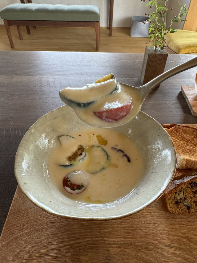 【福岡カフェ】手作り家具を見ながらスイーツ🍑家具屋さんのカフェ✨