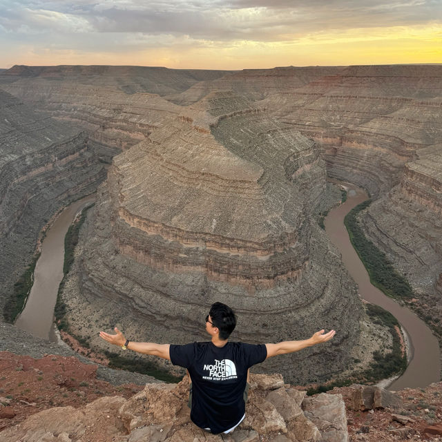 Goosenecks สวนสาธารณะที่ไม่ธรรมดาใน Canyon 
