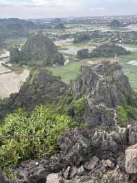 ベトナム北部の絶景の秘境ニンビン！歴史的な遺産をサイクリング！