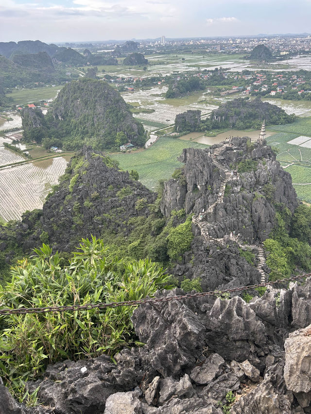 ベトナム北部の絶景の秘境ニンビン！歴史的な遺産をサイクリング！