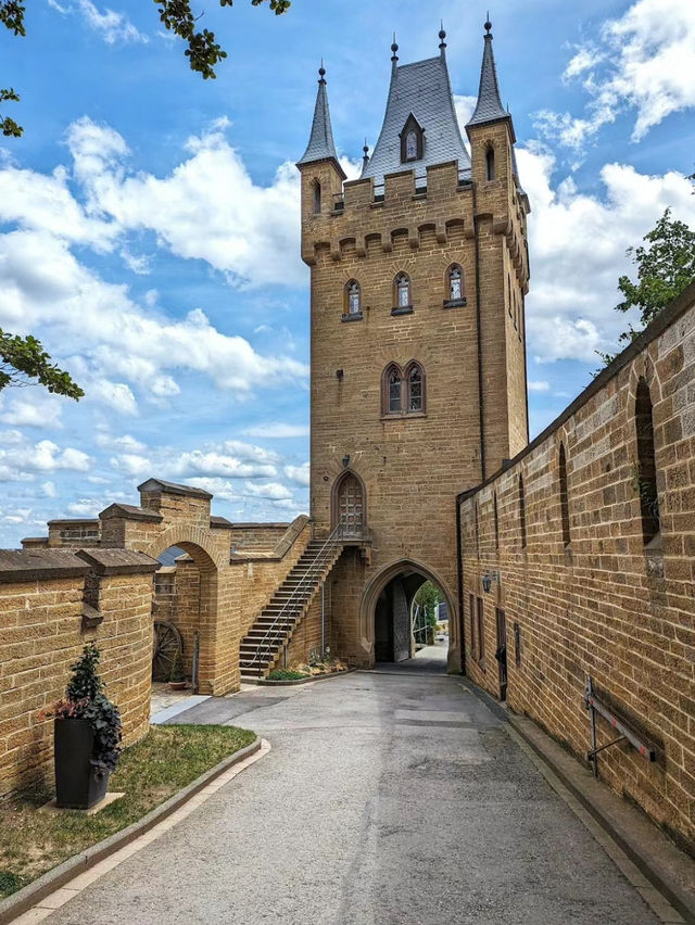 《城堡》【德國旅遊】霍亨索倫城堡：歷史悠久、風景如畫，值得一遊！