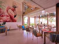คาเฟ่&บาร์นก Flamingo Phuket ริมทะเล