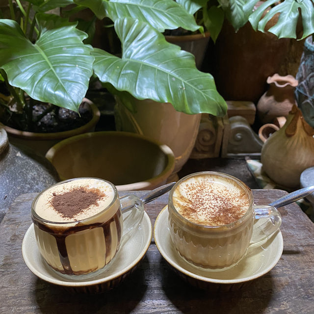 〈ベトナム🇻🇳〉エッグコーヒーが有名！ローカルなカフェ『NAM house』