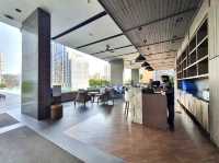 Infinity Pool สระว่ายน้ำลอยฟ้า @Skyview Hotel