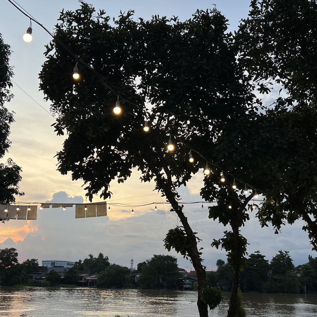 The Summer House  คาเฟ่อยุธยาติดริมน้ำ