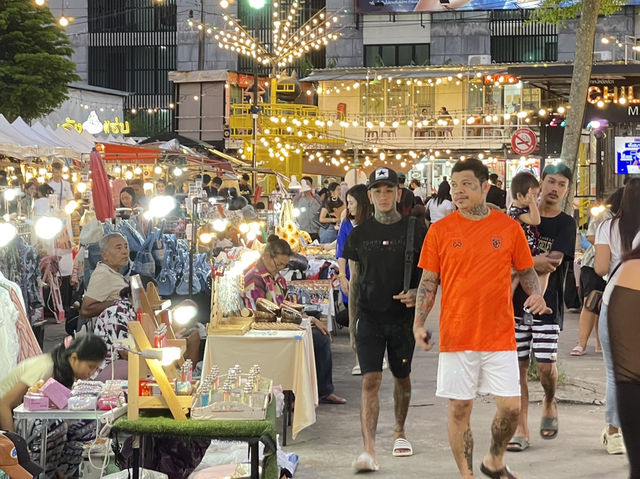 泰國普吉 正宗普吉火山排骨 เล้ง super แซ่บ ภูเก็ต - ตลาดชิลล์วา (Leng Super Zab Phuket - Chillva Market)