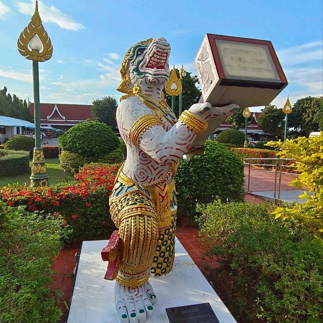 หลวงพ่อเพชร  ศักดิ์สิทธิ์เมืองพิจิตร