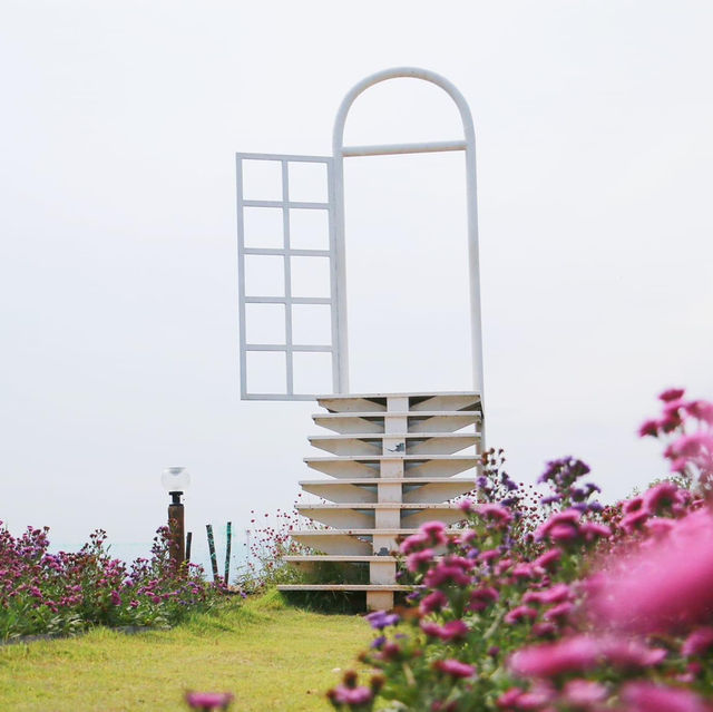 The Peak Flower Land.