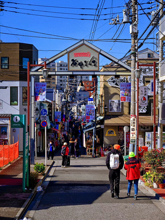 探索懷舊東京的秘密基地：谷中銀座商店街漫遊指南🛤️🐱