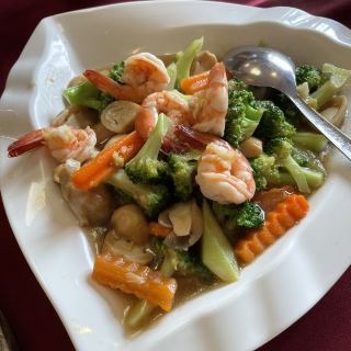 ร้านอาหารลุงนวยทอยุธยา: อาหารไทยพื้นบ้านรสชาติดี