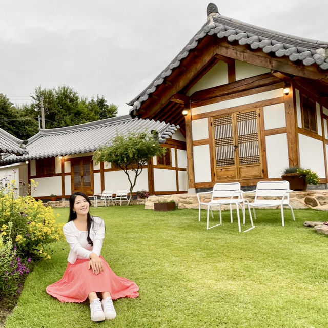 잔디밭+한옥 조합은 사랑이죠🧡