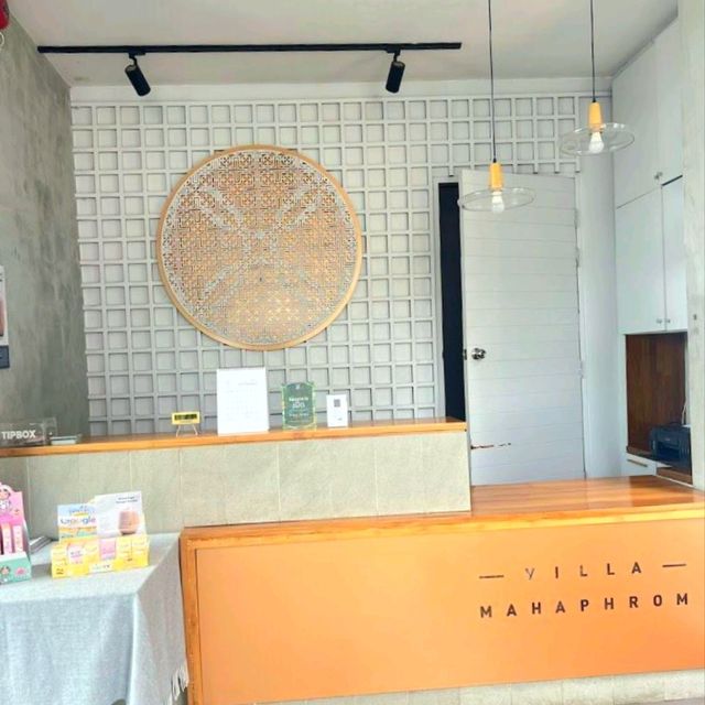 Villa Mahaphrom Hotel