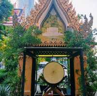 泰國曼谷市區歷史古跡皇家寺廟:Wat Sutthiwararam，精美絕倫的建築和雕像，適合打卡拍照📸好去處