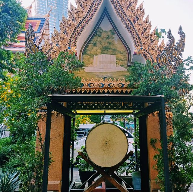 泰國曼谷市區歷史古跡皇家寺廟:Wat Sutthiwararam，精美絕倫的建築和雕像，適合打卡拍照📸好去處