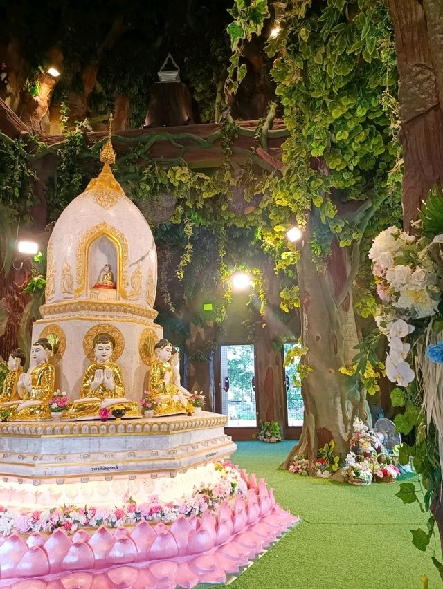 เที่ยวชมประติมากรรมที่วัดห้วยแก้ว