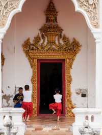 วิถีชีวิตริมน้ำที่ย่านวัดพลับพลาชัย เมืองเพชรบุรี