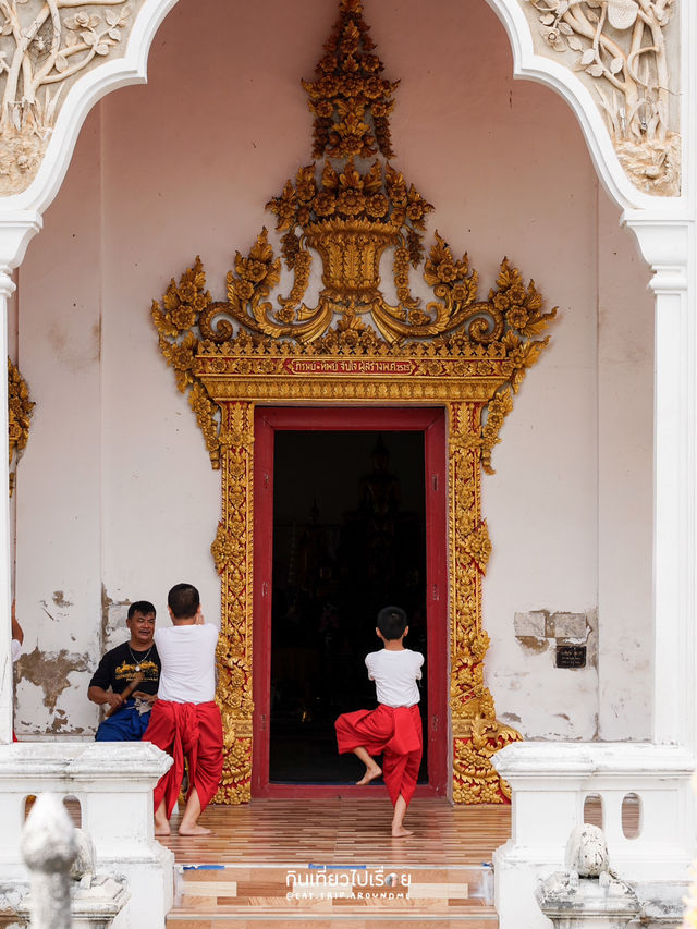 วิถีชีวิตริมน้ำที่ย่านวัดพลับพลาชัย เมืองเพชรบุรี