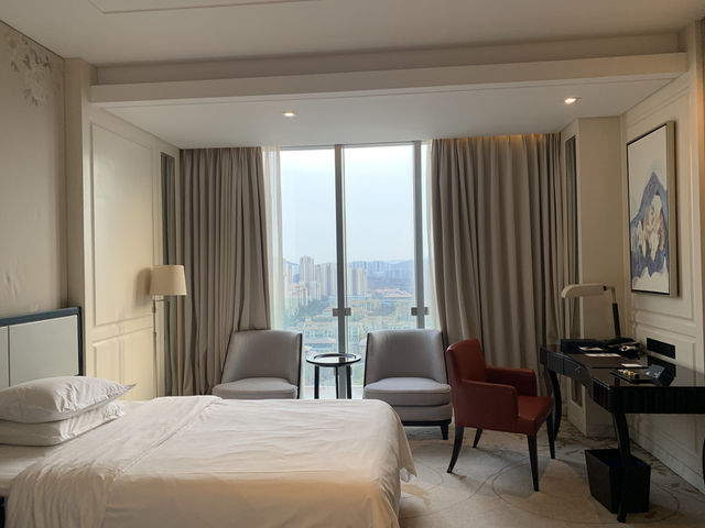 "칭다오 리창 뤼청 쉐라톤 호텔에서의 럭셔리한 숙박 경험 🏨✨