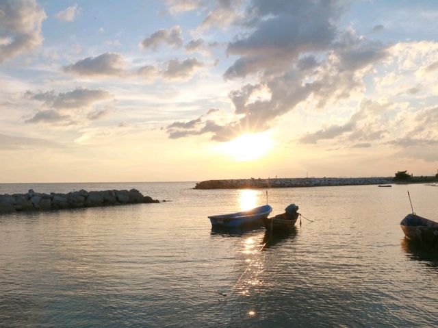 เก็บแสงเย็นที่หาดแหลมเจริญ