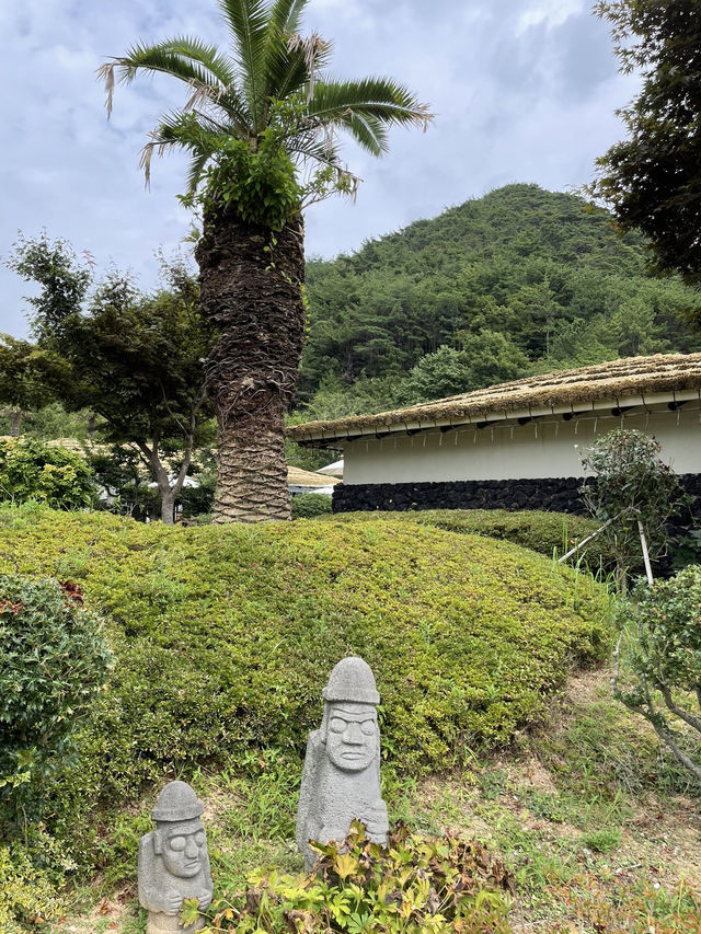 마치 동남아에 온듯한 이국적인 통영한산마리나호텔