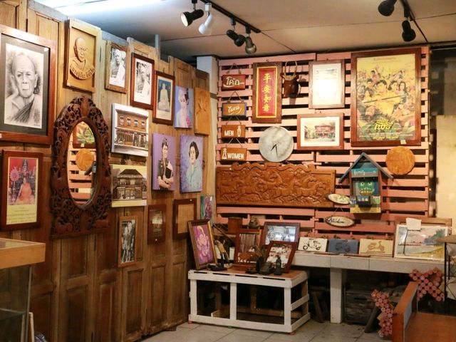 ชมงานศิลป์ที่ Rayong Gallery 