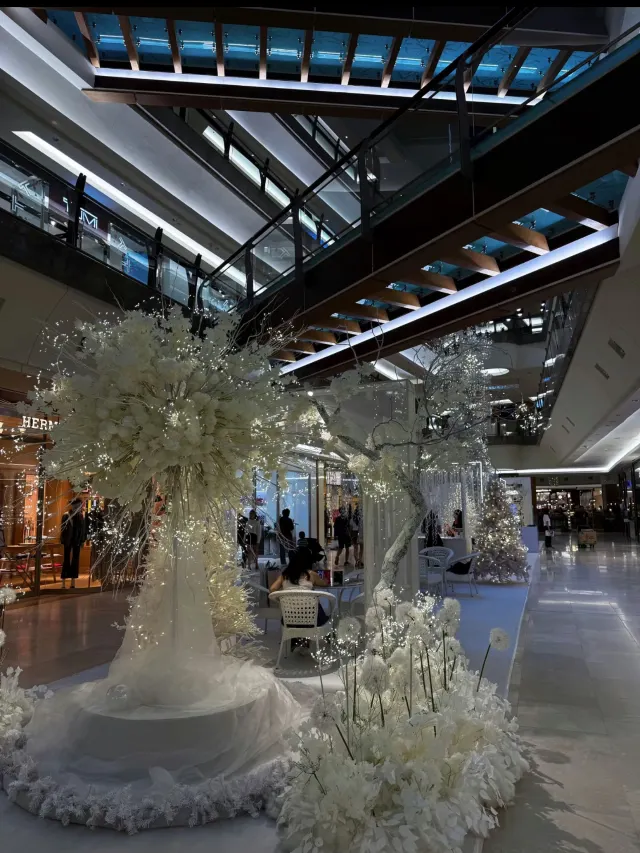 Christmas at The Garden Mall: A White Wonderland