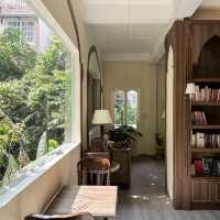 Bibli Library Cafe