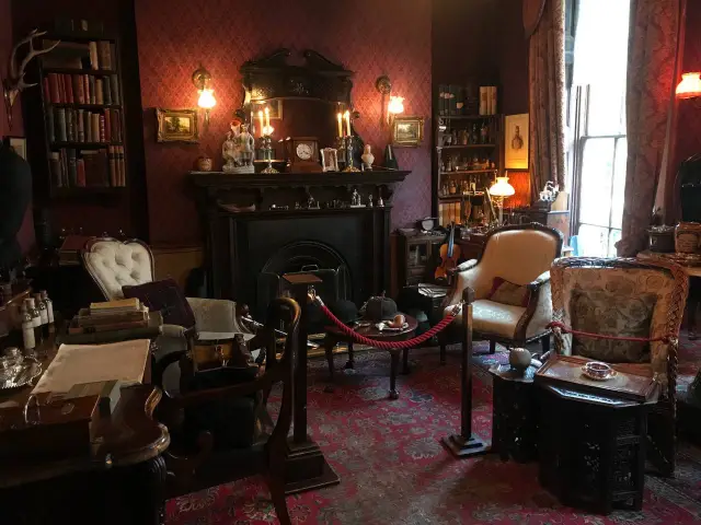 🏴󠁧󠁢󠁥󠁮󠁧󠁿 Step into a Mystery: Discover the Sherlock Holmes Museum in London!