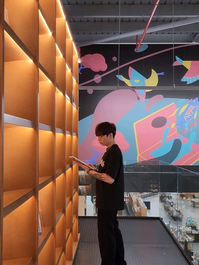 ✨Huge photogenic Book Store 