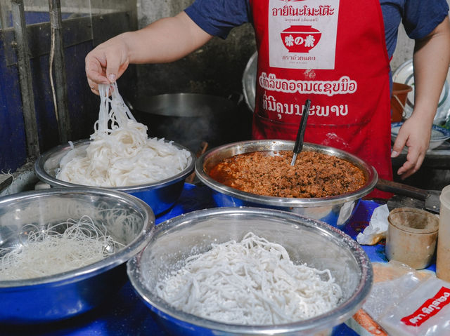 เดินเที่ยวตลาดมืดหลวงพระบาง สปป.ลาว 