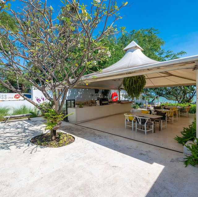 Kiss Cafe & Beach Cuisine 