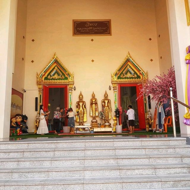 สักการะพระพุทธศิริไอยศวรรย์