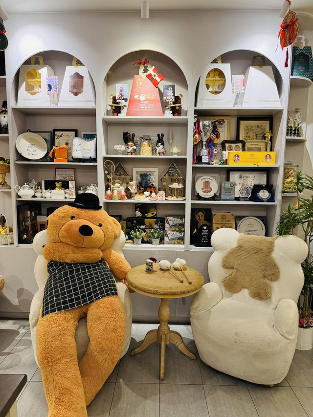 Tiny Bites, Big Delights – A Taste of Magic at Petit Bites Patisserie