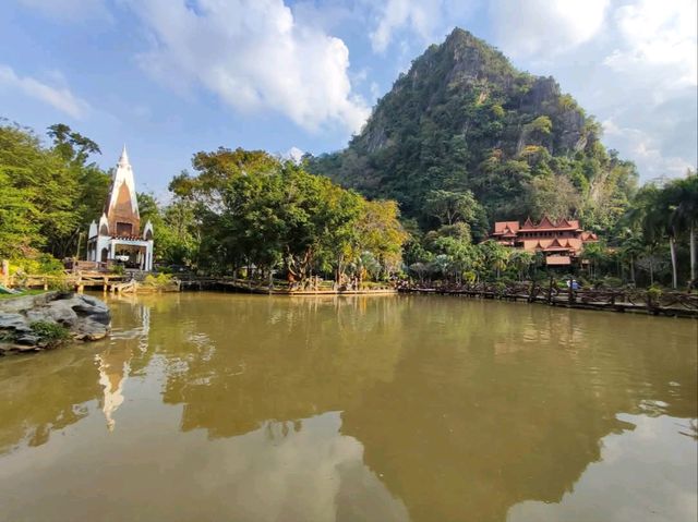 มาชม Unseenบ้านไร่ อุโบสถไม้ สถาปัตยกรรมอันสวยงาม