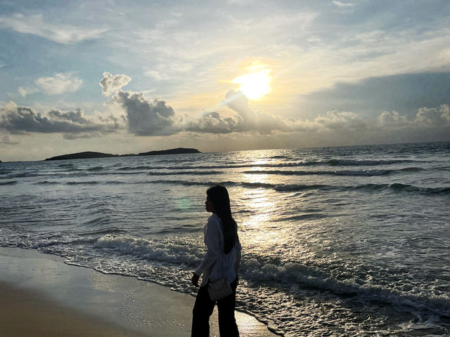 พระอาทิตย์ขึ้นที่หาดเฉวง 🌥️