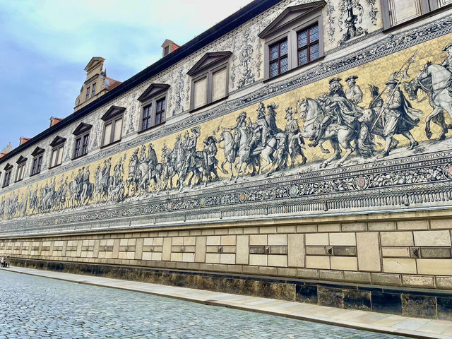 【🇩🇪主君の行列（Fürstenzug）】