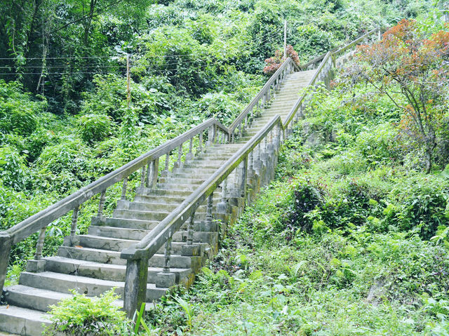 【ラオス】大自然に癒されるアドベンチャーの街、バンビエン🌿⛰️