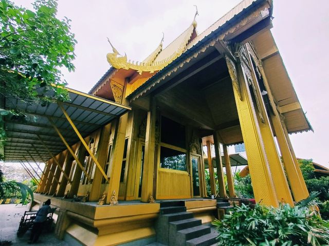 泰國曼谷市中心湄南河畔著名古跡皇家寺廟景點：Wat Pha Si，百年歷史古跡寺廟，適合打卡拍照📸冥想