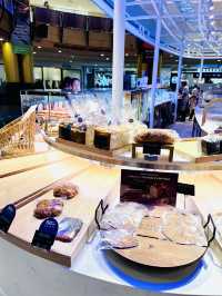 “Paris Baguette Sunway Pyramid: KL’s Chic Dessert Haven”