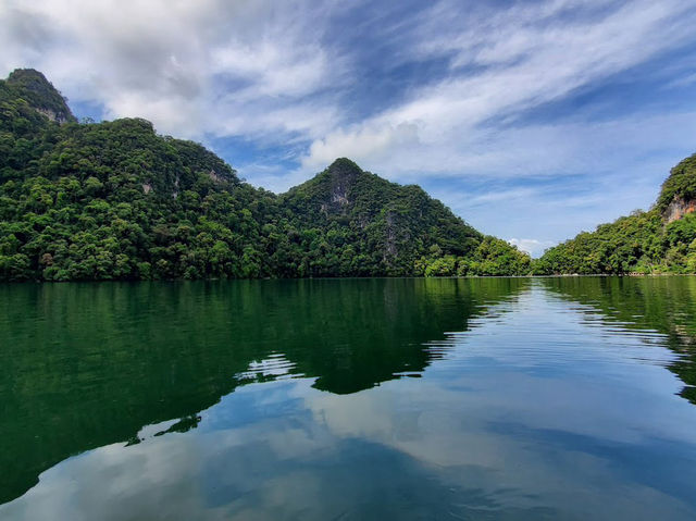 💧 Lake of the Pregnant Maiden (Tasik Dayang Bunting): Langkawi’s Magical Oasis