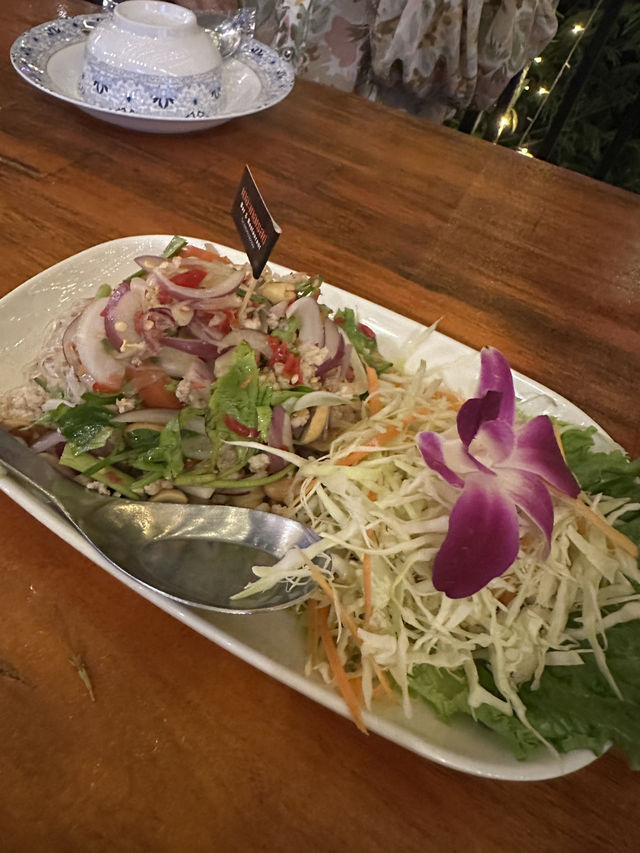 ร้านอาหารสกลนคร เดอะเทอเรสต์ bar and restaurant